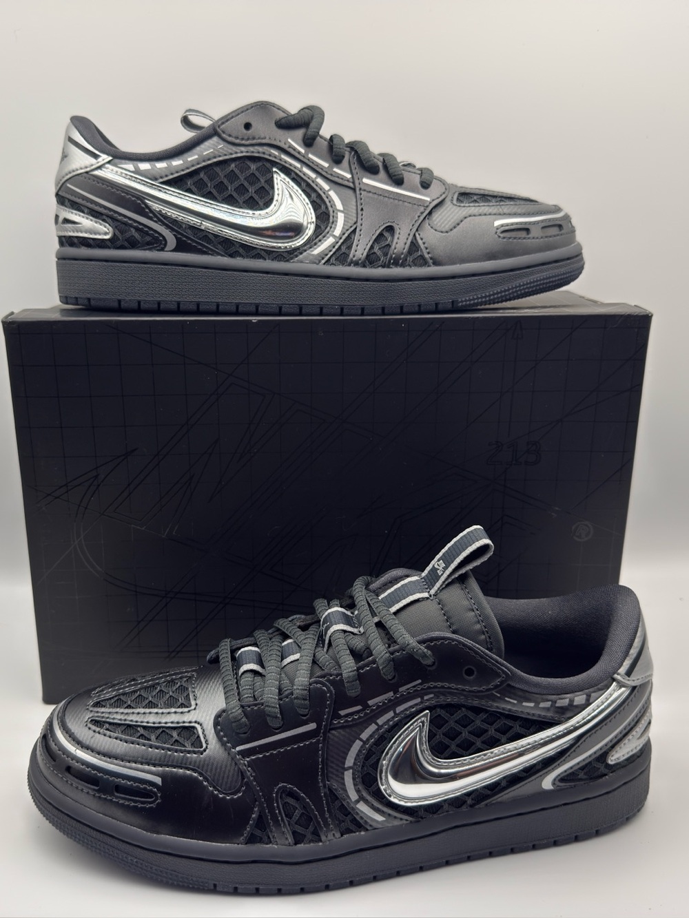 New Nike Air Jordan 1 Low SE Black Metallic Silver 9.5 W or 7 M